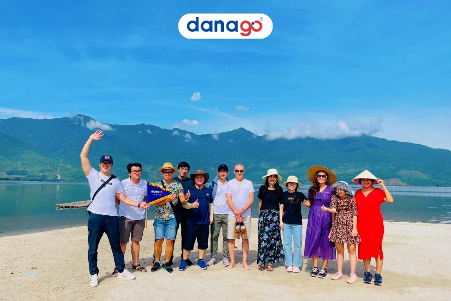 Ghé thăm Vịnh Lăng Cô Huế trong tour 1 ngày của DANAGO TOUR HUẾ 1 NGÀY DANAGO