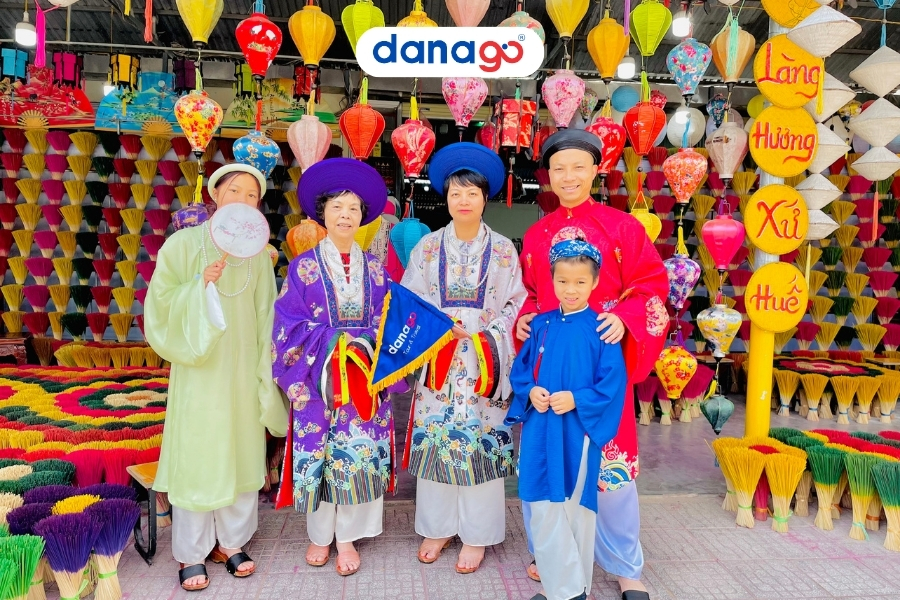 Check-in Làng Hương trong tour Huế 1 ngày DANAGO TOUR HUẾ 1 NGÀY DANAGO