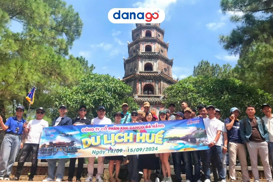 Thăm quan chùa Thiên Mụ trong tour Huế 1 ngày DANAGO TOUR HUẾ 1 NGÀY DANAGO
