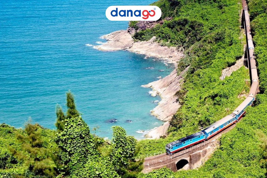 TÀU HỎA QUA ĐÈO HẢI VÂN TÀU HỎA QUA ĐÈO HẢI VÂN