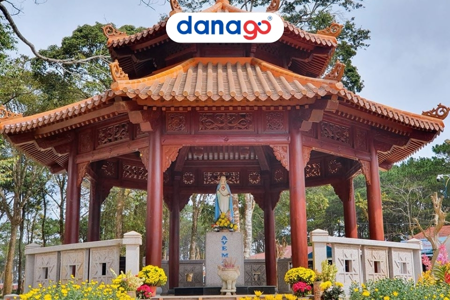 Tượng đức mẹ Măng Đen Tượng đức mẹ Măng Đen