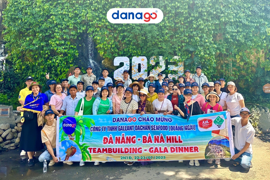 Đoàn khách tham quan Ngũ Hành Sơn TOUR DU LỊCH ĐÀ NẴNG