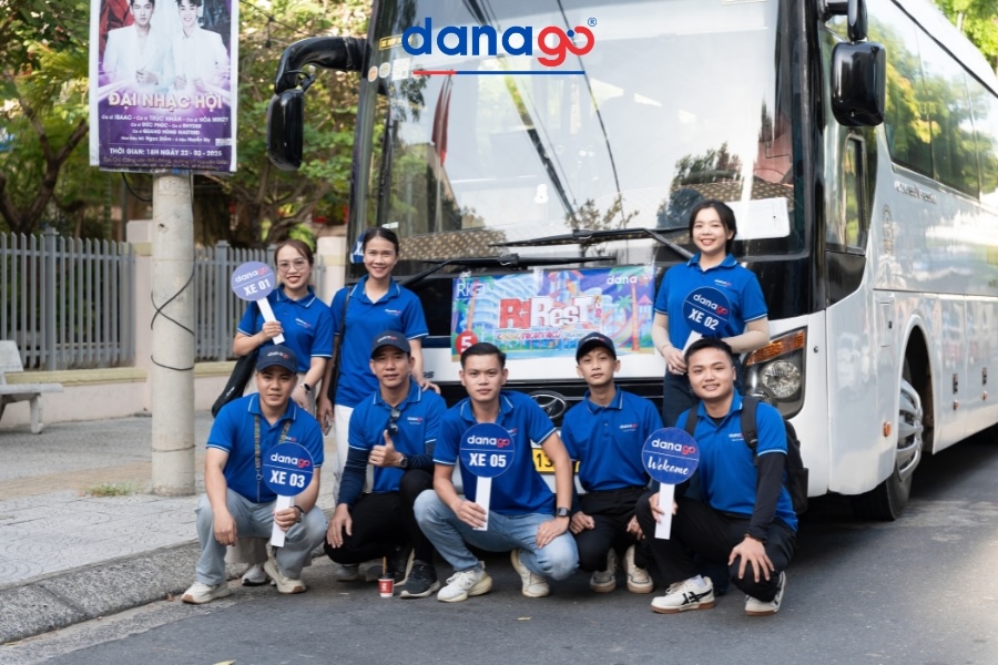 Đội ngũ hướng dẫn viên DANAGO tư vấn đúng tuyến điểm
