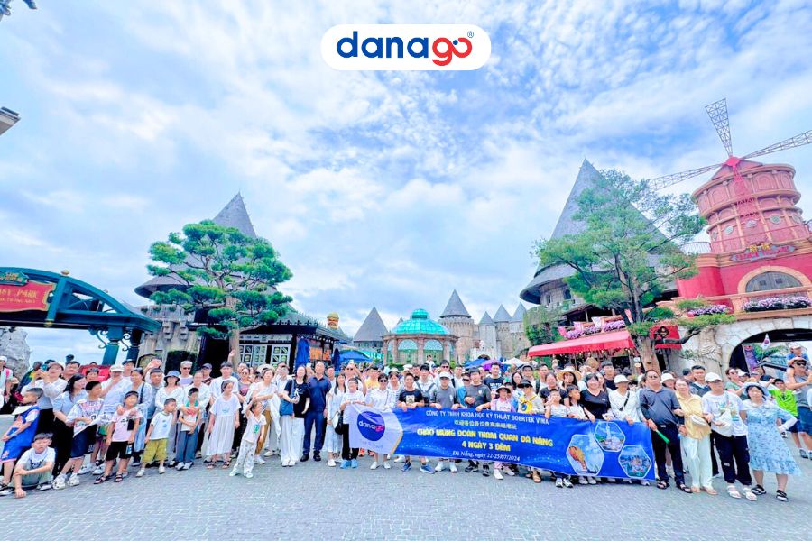 Đoàn khách tham quan tự do tại Bà Nà Hill VÉ BÀ NÀ HILL